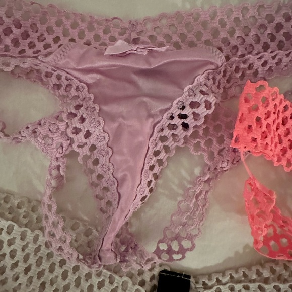 Victoria’s Secret Set of 3 Lacy Thongs - XS (Brand New) - Picture 7 of 10